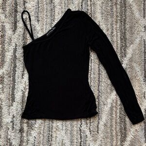 PrettyLittleThing Black One-Shoulder Long Sleeve Tank